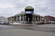 Входная группа Музей Калашникова в Ижевске.  Бородина,  19
